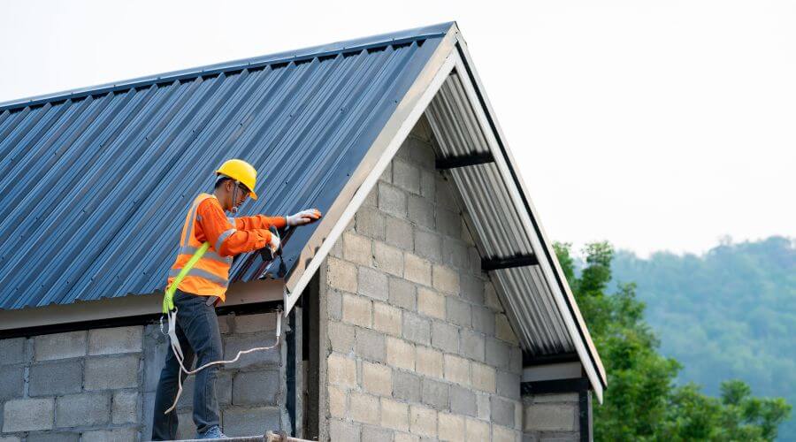 Professional gutter cleaning in Monroeville, PA